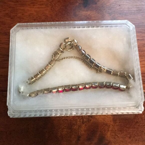 Red rhinestone bracelet - Picture 6 of 7